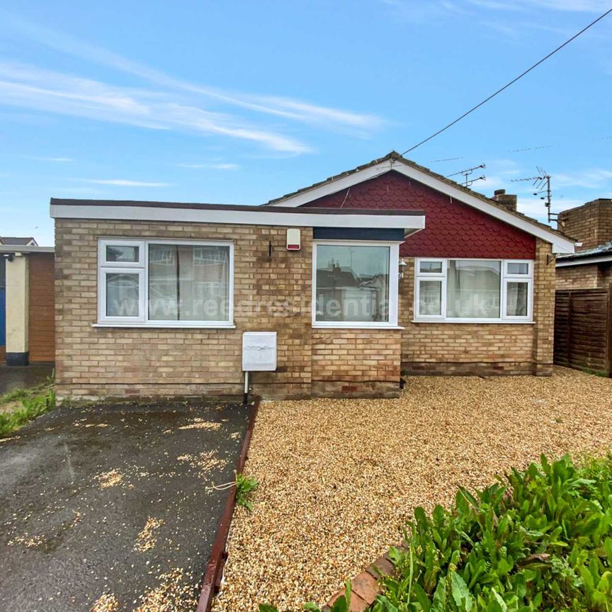 Griffin Avenue, Canvey Island - Photo 2