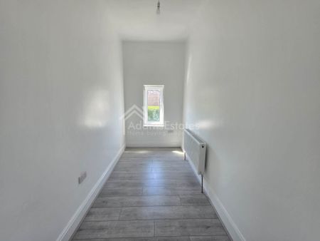 Price £950 pcm - Available Now - Unfurnished - Photo 3