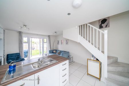 2 bedroom semi-detached house to rent - Photo 2