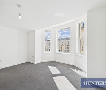2 bedroom Flat To Let - Photo 3