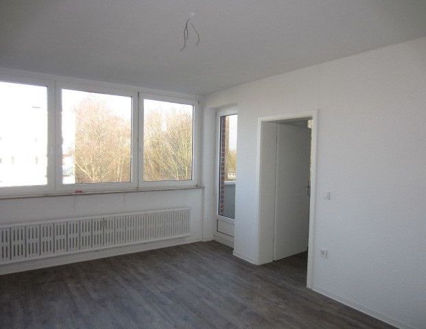 Günstige, komplett renovierte 2-Zimmer-Wohnung mit Balkon. - Foto 1