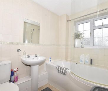 3 bedroom detached house to rent - Photo 2