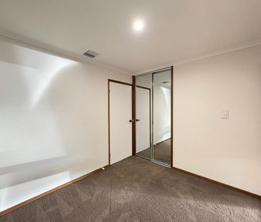 Family Home on Melrose Drive - Photo 4