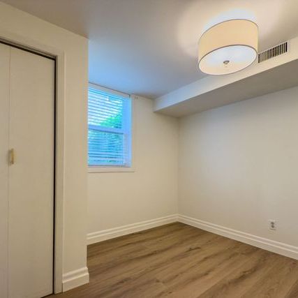 4 McElderry Rd, Guelph - Photo 1