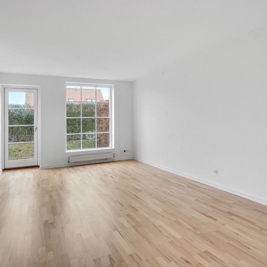 Rækkehus med skøn gårdhave et stenkast fra vandet - Foto 1