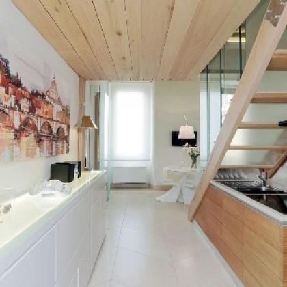 Spagna: Beautifully renovated 2 Bedroom, 2 bath loft located on high bright floor. Entrance, living room, views of Trinità dei Monti, modern kitchen, air conditioning, elevator. Ref 1634 - Photo 2