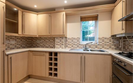 Amethyst House, Amethyst Drive, Sittingbourne, Kent, ME10 - Photo 3