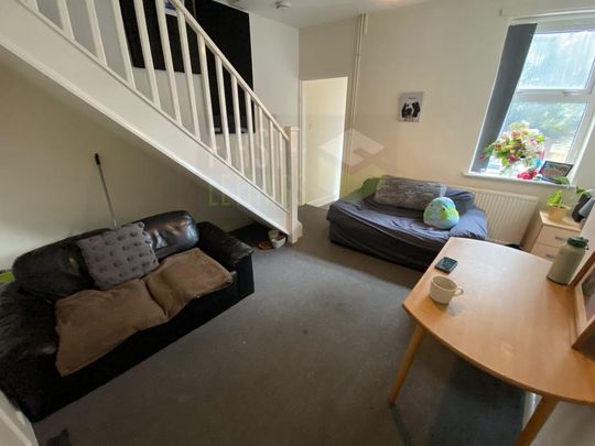 4 bedroom terraced house to rent - Photo 1