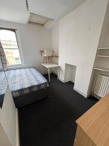 6 Bed Terraced House, Stanley Road, BS6 - Photo 4