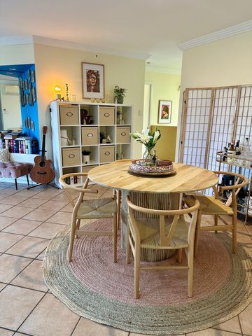 Helensvale - Photo 2