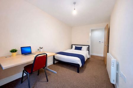 3 bed Apartment Devonshire Point - Photo 3
