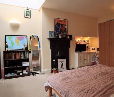 3 bedroom flat to rent - Photo 2