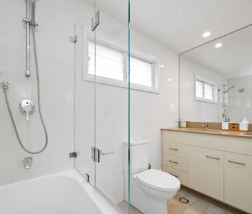 Contemporary Family Home, Moments to the Sea - Photo 3