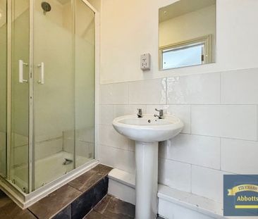 Greenstead Road, Colchester - Photo 2