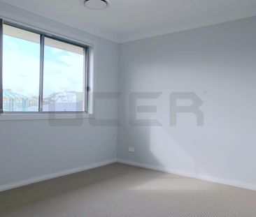 Stylish and Functional 4-bedroom House with Double garage - Photo 2