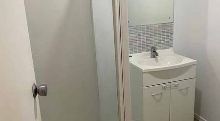 3 Bedroom Flat in Highbury - Photo 5