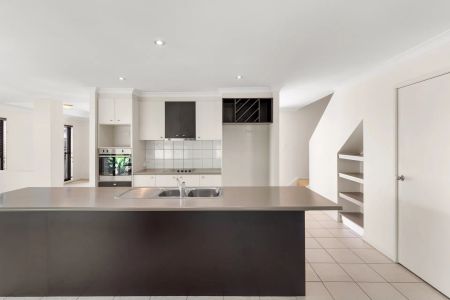 Large Family Home At The Top of Buderim - Photo 4