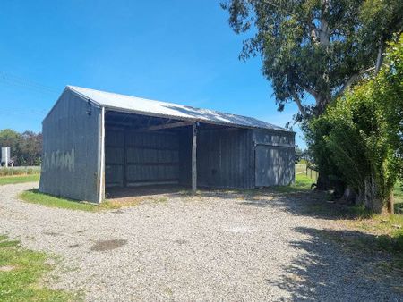 3 Bedroom cottage with rural outlook - Photo 5