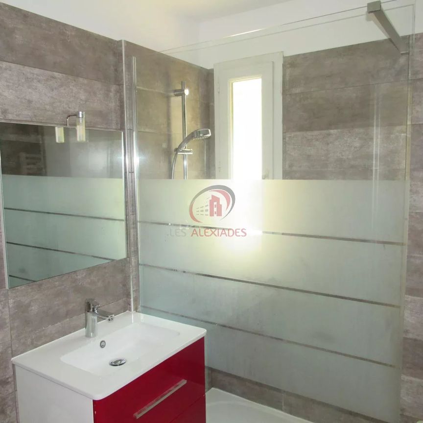 Location Appartement 3 pièces 51m² SIX FOURS LES PLAGES 83140 - Photo 1