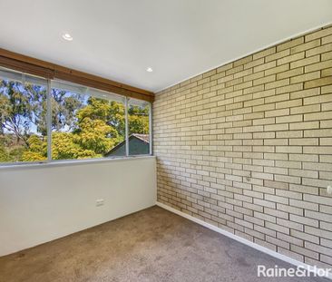 Spacious & Convenient 3 Bedroom Townhouse in a Leafy Setting - Photo 3