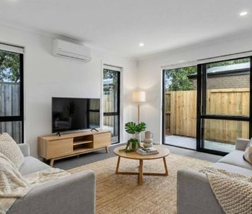 Welcome to this pristine home - Photo 2