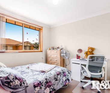 Spacious Townhouse - Photo 4