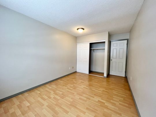 Calling All Nurses!! 2 Bedroom Unit Across the Hospital!! - Photo 1