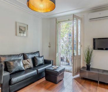 Beautiful apartment in Barcelona with views of Las Ramblas - Photo 1