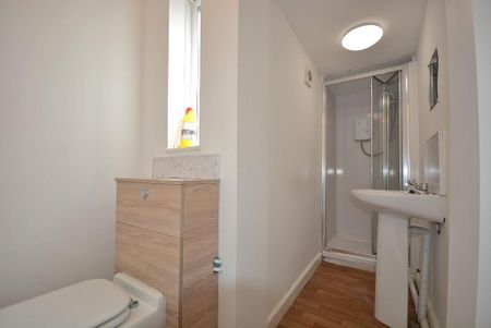 6 bedroom end of terrace house to rent - Photo 5