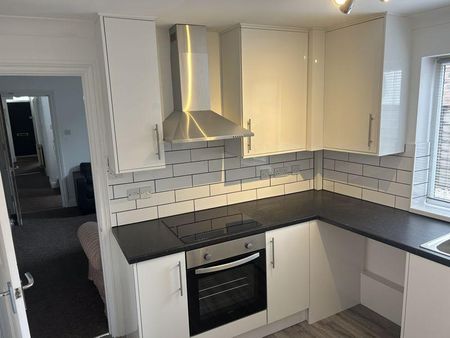 5 bedroom terraced house to rent - Photo 3