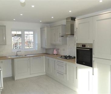 3 bedroom semi-detached house to rent - Photo 5