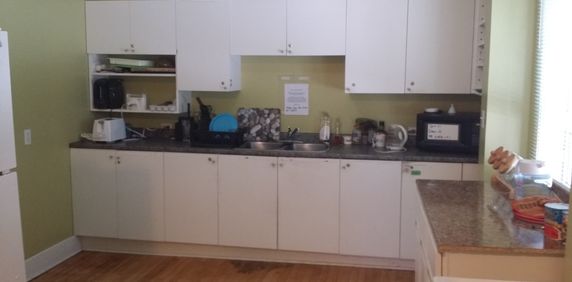 Bright/Clean/Large/Quiet Building; Cable & Internet Included - Photo 2