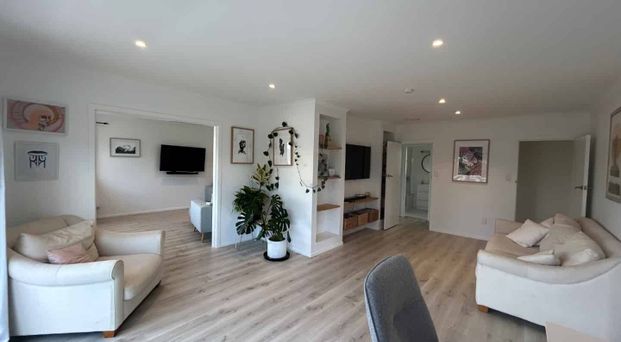 5 Bedroom Home in Paremata - Photo 1