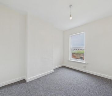 2 bedroom semi-detached house to rent - Photo 4