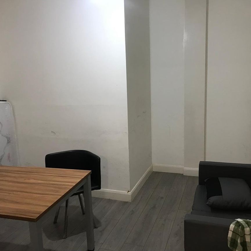 Room in a Shared House, Pell Street, RG1 - Photo 1