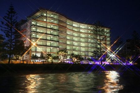 1 bedroom apartment overlooking the Broadwater - Photo 5