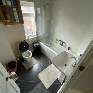 Room in a Shared House, St Ives Road, M14 - Photo 3