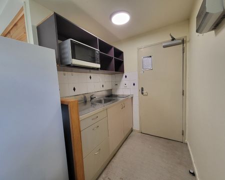 Two Bedroom Apartment - Martin Square Apartments - Photo 2