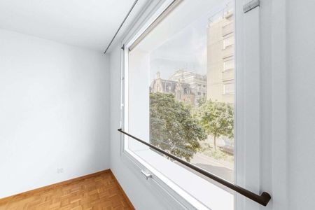 Comfortable living in a well-maintained apartment building - Photo 4