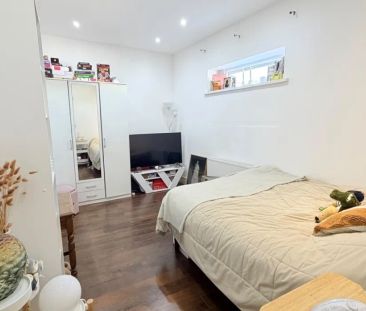 3 bedroom flat to rent - Photo 3