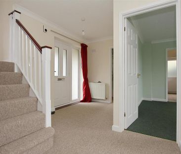 4 bedroom detached house to rent - Photo 4