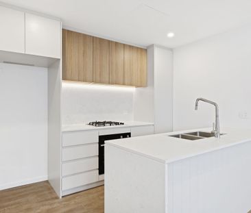 Sunlit Two Bedroom Apartment - Photo 5