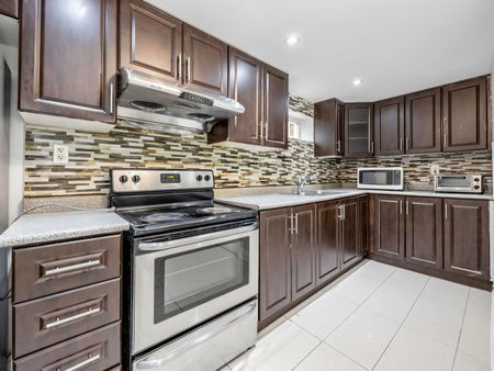 For Lease - 82 Crow Trail, Toronto, Ontario - Photo 2