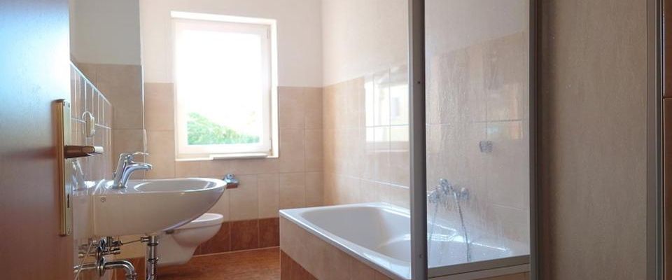 Helle 3-Raum-Wohnung in ruhiger Wohnlage (Hinterhaus) im Stadtzentrum Riesa´s - Photo 1