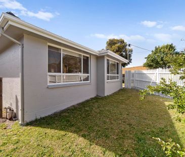 PRIME POSITION | MODERN COMFORT | FRANKSTON HIGH SCHOOL ZONE - Photo 5