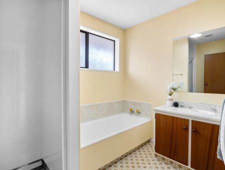 Sunny and Superb - Photo 2