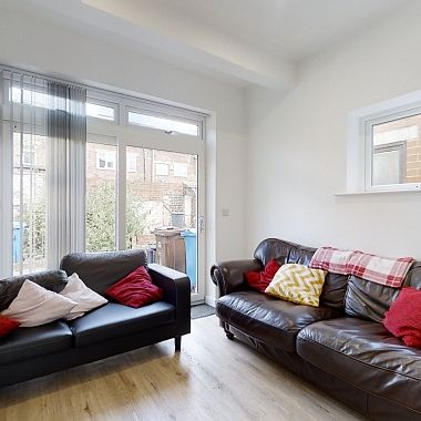 Modern 6-Bedroom Property Just Off Ecclesall Road Ideal for Students or Sharers - Photo 1