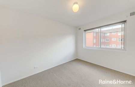 Modern and Stylish Two Bedroom - Photo 2