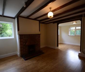 3 bedroom Detached house To Let - Photo 2