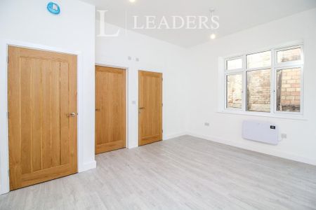 House to rent - Photo 2